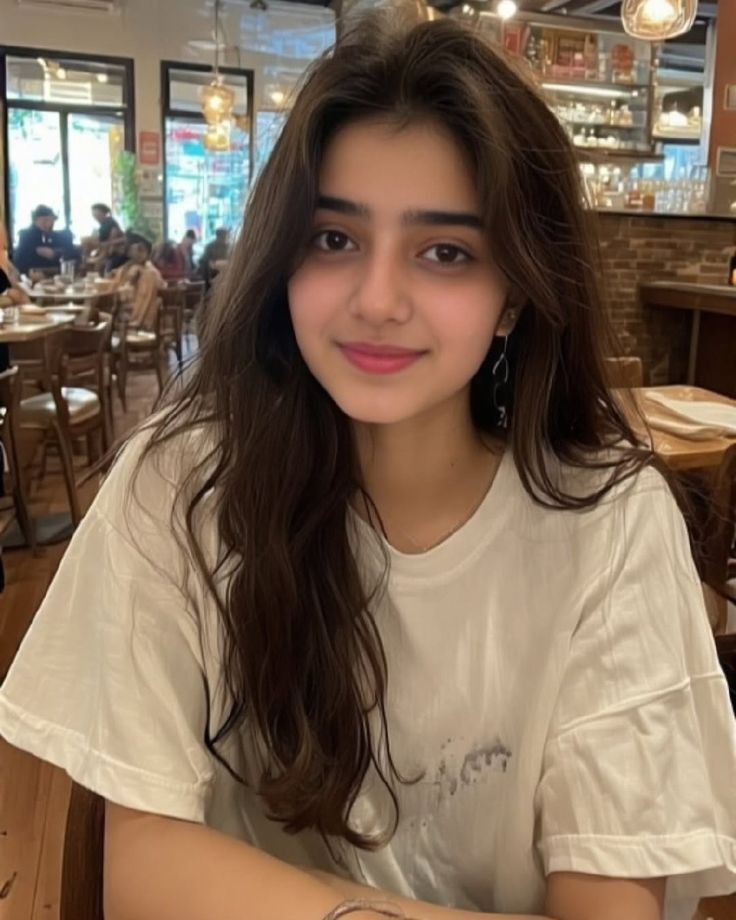 imo-video-call-periscope-tangolive-bigolive-sweet-lady
